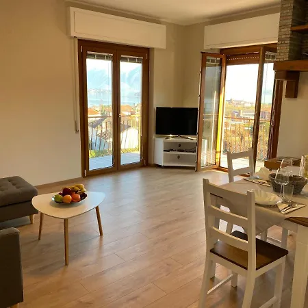 아파트 Golfo Borromeo 1 바메노