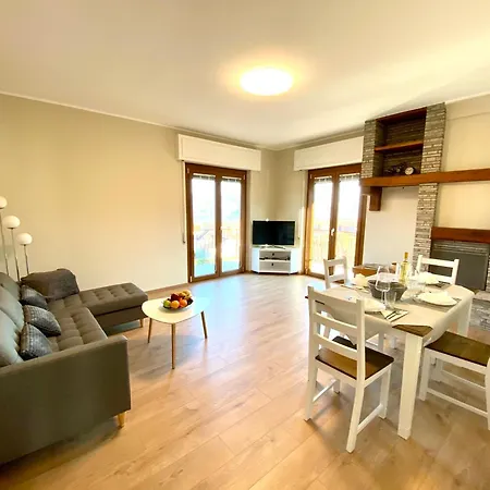 Golfo Borromeo 1 아파트 바메노